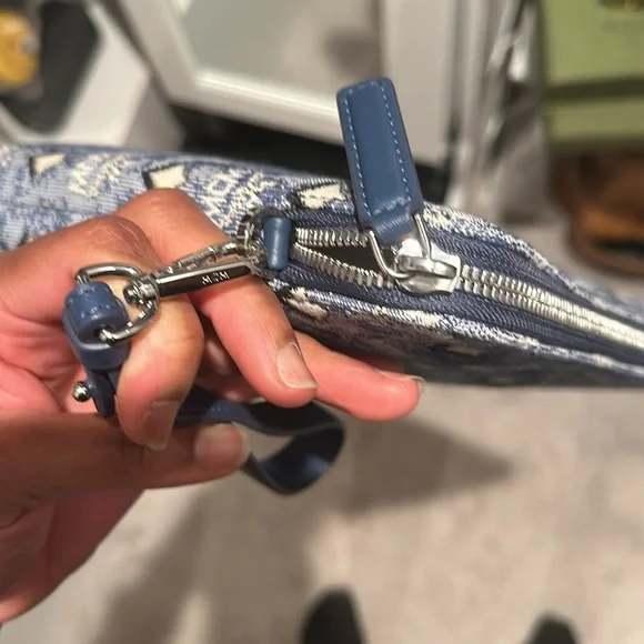 Used - Picture 2 of 4